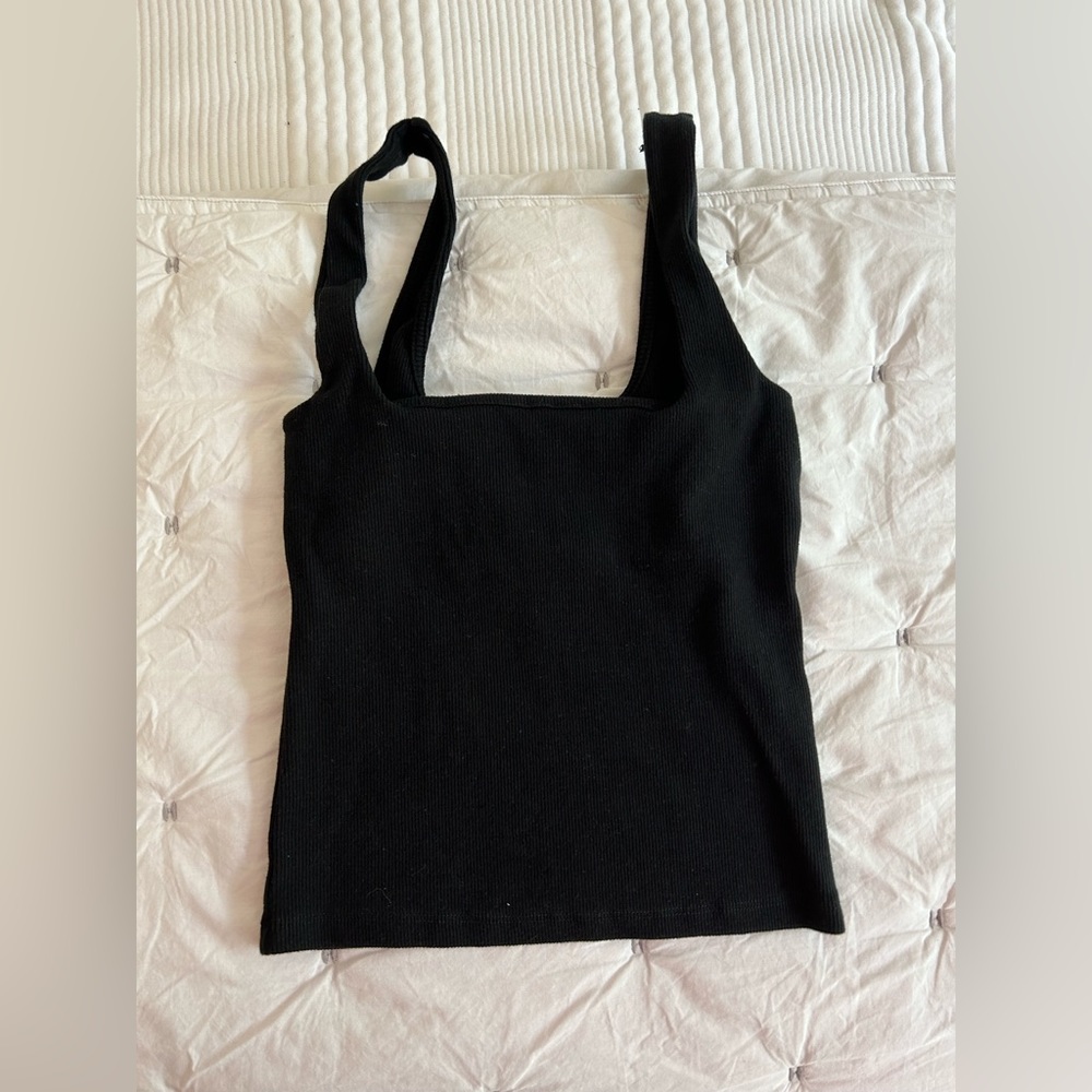 3 zara tank tops. All in perfect condition!!